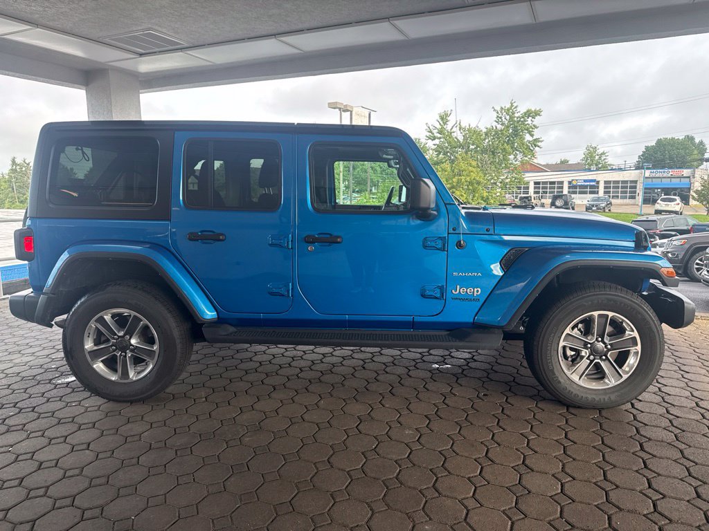 Used 2022 Jeep Wrangler Unlimited Sahara AWD/4WD image 5