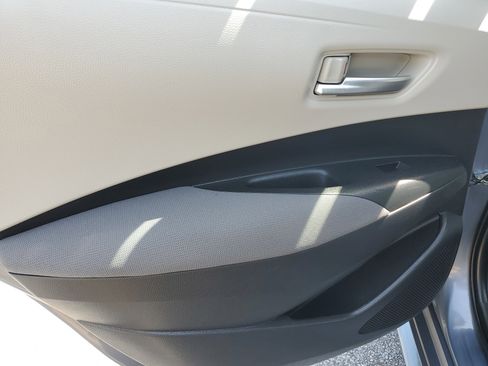 Used 2021 Toyota Corolla LE image 11