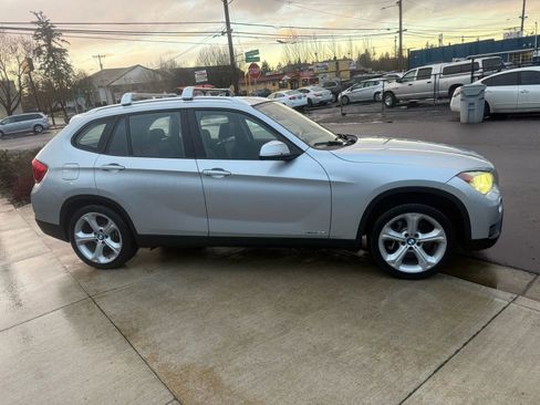 Used 2013 BMW X1 xDrive35i w/ Technology Pkg image 3