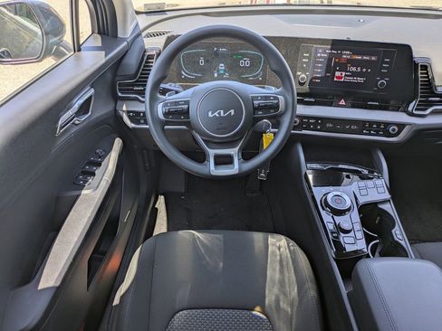 Used 2025 Kia Sportage LX FWD image 16