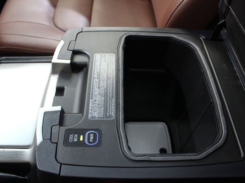 Used 2019 Toyota Land Cruiser w/ Four Season Floor Mat Package image 74