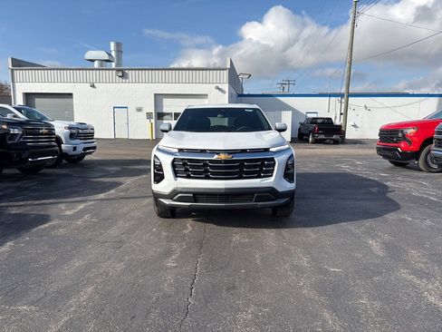 New 2026 Chevrolet Equinox LT image 2