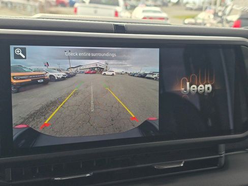 Certified 2025 Jeep Gladiator Rubicon w/ Convenience Group image 37