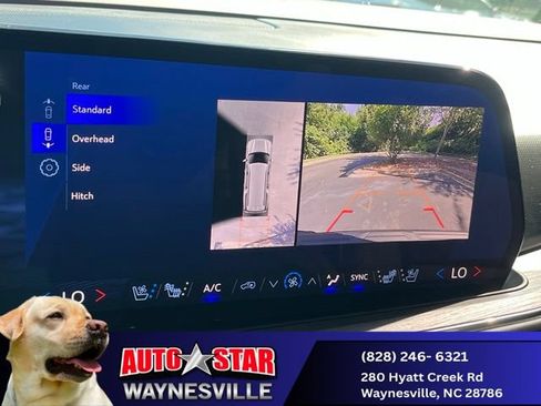 Used 2025 Chevrolet Suburban Premier AWD/4WD image 12