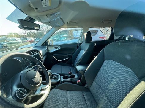 Certified 2022 Kia Soul LX w/ Technology Package image 7