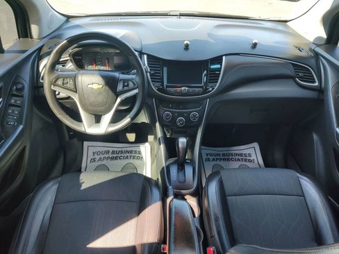 Used 2022 Chevrolet Trax LT w/ Midnight Edition image 15