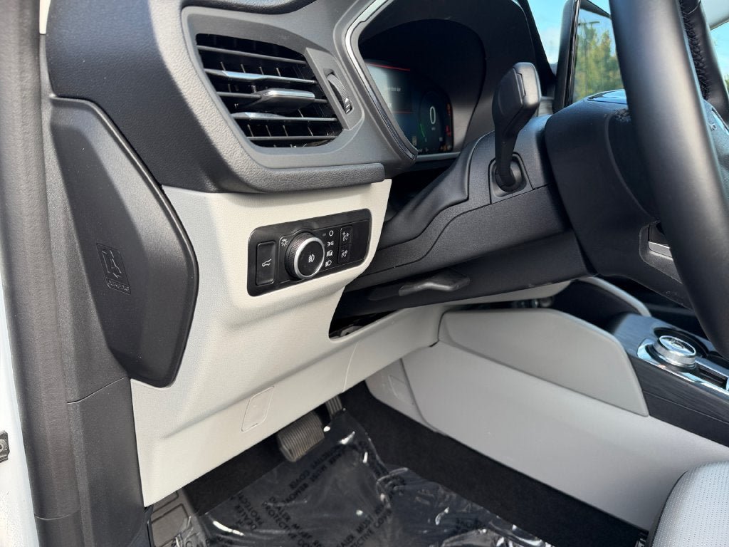 Used 2025 Ford Escape Platinum AWD/4WD image 19