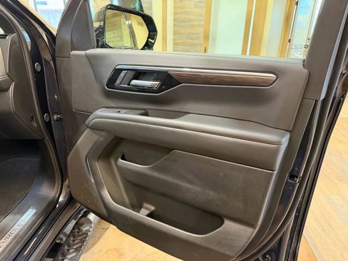 Used 2025 Chevrolet Suburban Z71 image 20