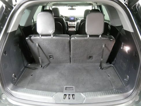 Used 2022 Ford Explorer XLT image 5