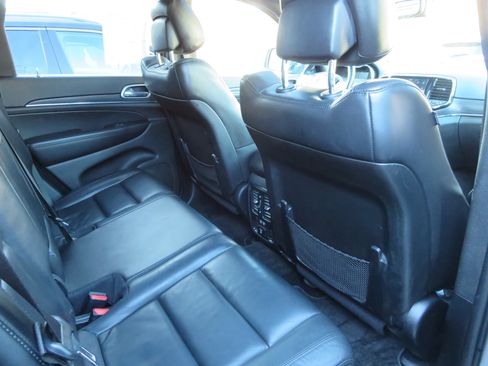 Used 2019 Jeep Grand Cherokee Limited image 16