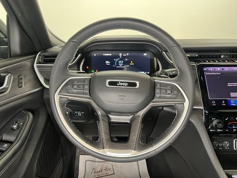 Used 2024 Jeep Grand Cherokee L Limited w/ Luxury Tech Group II image 15