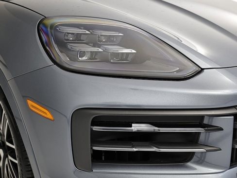 New 2026 Porsche Cayenne image 17