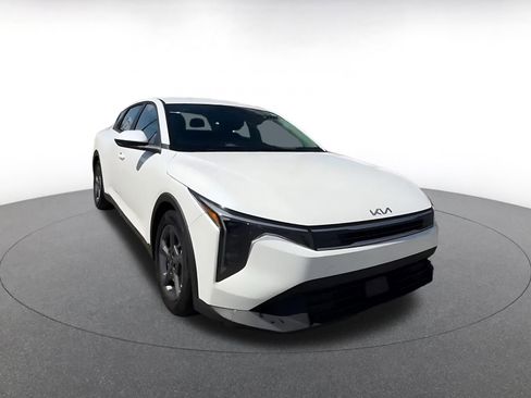Used 2025 Kia K4 LXS image 3
