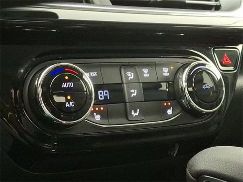 Used 2025 Chevrolet Trax ACTIV w/ Driver Confidence Package image 17