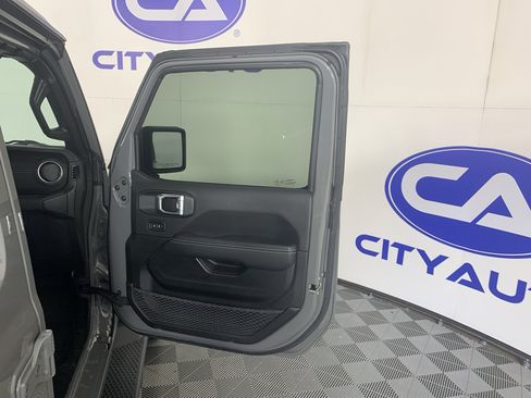 Used 2022 Jeep Wrangler Unlimited Sahara AWD/4WD image 38