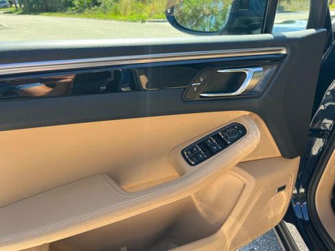 Used 2018 Porsche Macan Sport Edition AWD/4WD image 15