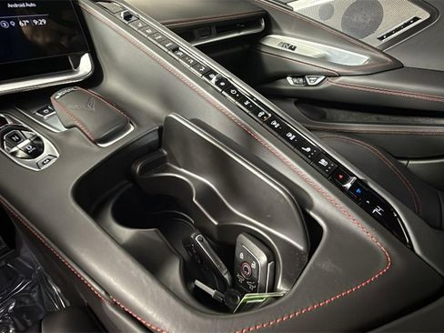 Used 2022 Chevrolet Corvette Stingray Premium Cpe w/ Z51 Performance Package image 21