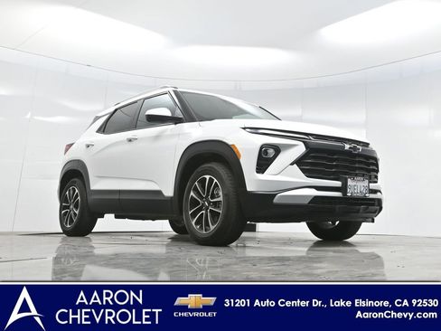 New 2025 Chevrolet TrailBlazer LT w/ Convenience Package image 2