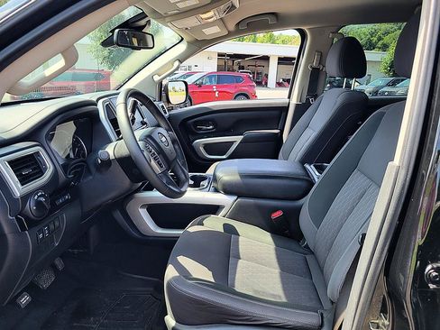 Used 2021 Nissan Titan SV w/ SV Convenience Package RWD image 12