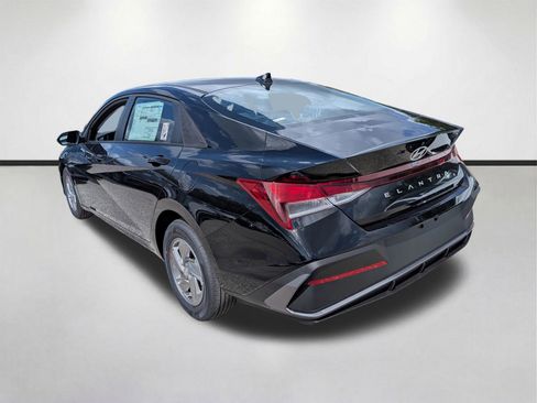 New 2026 Hyundai Elantra SE FWD image 6