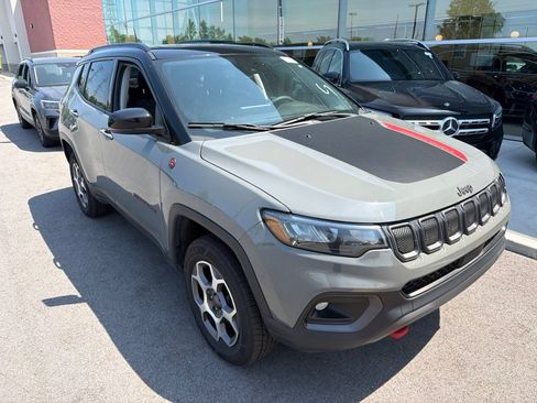 Used 2022 Jeep Compass Trailhawk w/ Sun and Sound Group AWD/4WD image 3