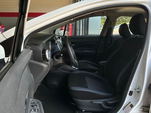 Used 2025 Nissan Versa SV FWD image 10