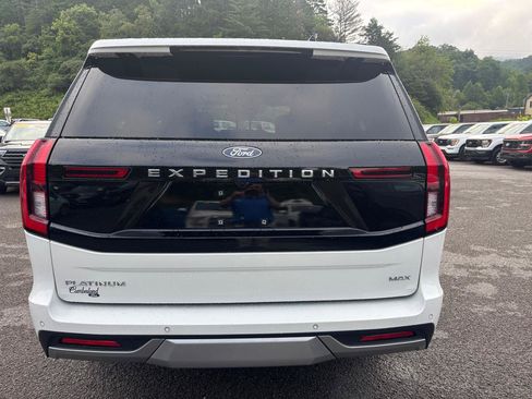 Used 2025 Ford Expedition Max Platinum w/ Driver's Package AWD/4WD image 3
