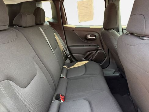 Used 2023 Jeep Renegade Latitude AWD/4WD image 26