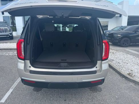 Certified 2024 GMC Yukon XL SLT w/ SLT Luxury Package RWD image 10