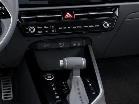 New 2025 Kia Niro SX Touring image 24