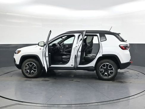 Used 2024 Jeep Compass Trailhawk image 44