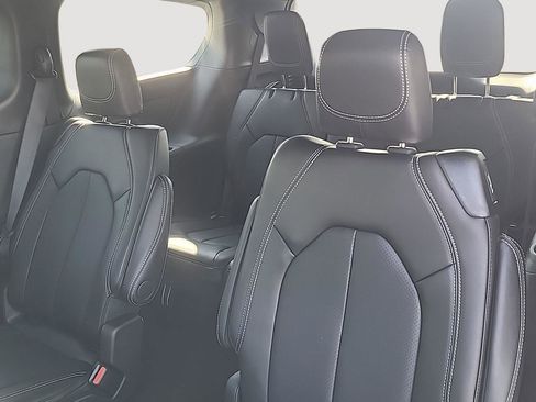 New 2026 Chrysler Pacifica Select FWD image 19