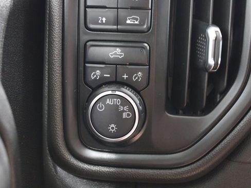 Used 2019 Chevrolet Silverado 1500 Custom w/ Custom Convenience Package AWD/4WD image 34