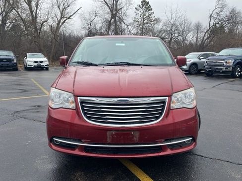 Used 2013 Chrysler Town & Country Touring image 5