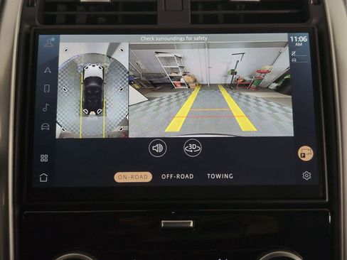 Certified 2025 Land Rover Discovery Dynamic SE image 22