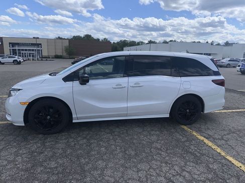 Used 2023 Honda Odyssey Sport image 8