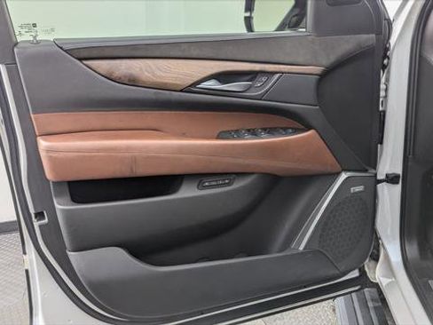 Used 2016 Cadillac Escalade ESV Premium image 13