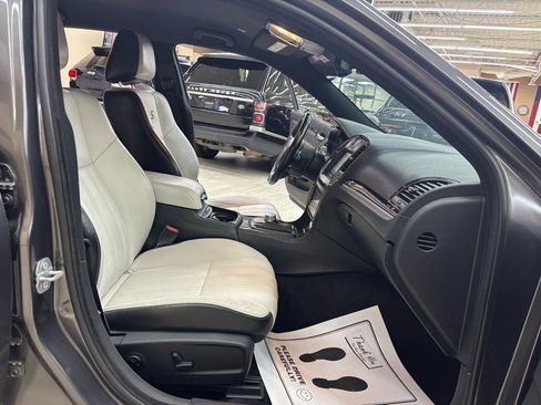 Used 2017 Chrysler 300 S RWD image 14
