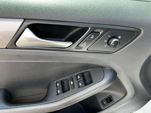 Used 2017 Volkswagen Jetta SE FWD image 24