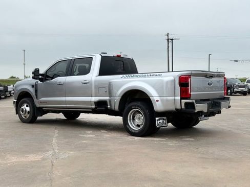 Used 2023 Ford F350 Lariat image 4