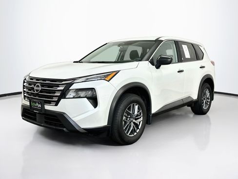 Used 2025 Nissan Rogue S AWD/4WD image 3