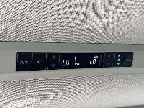 Used 2024 Toyota Sienna Limited image 25