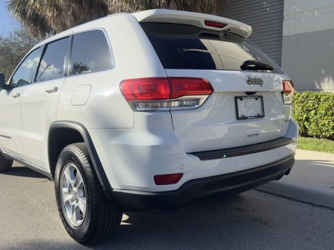 Used 2017 Jeep Grand Cherokee Laredo w/ Quick Order Package 2BE image 6