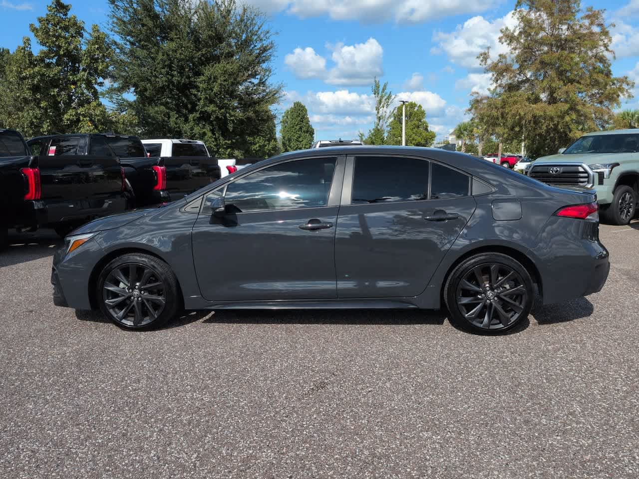 Used 2023 Toyota Corolla SE FWD image 3