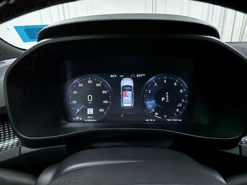 Used 2021 Volvo XC40 T5 R-Design w/ Protection Package Premier image 19