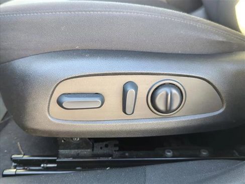 Used 2022 Chevrolet Malibu LT image 9