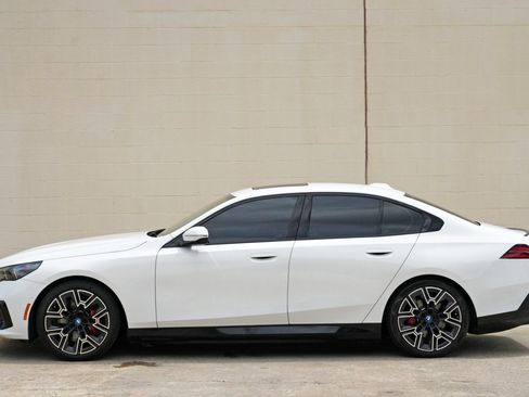 Used 2025 BMW i5 eDrive40i w/ M Sport Package RWD image 53