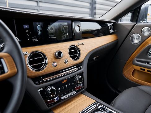 Used 2025 Rolls-Royce Spectre w/ Spectre Launch Package image 58