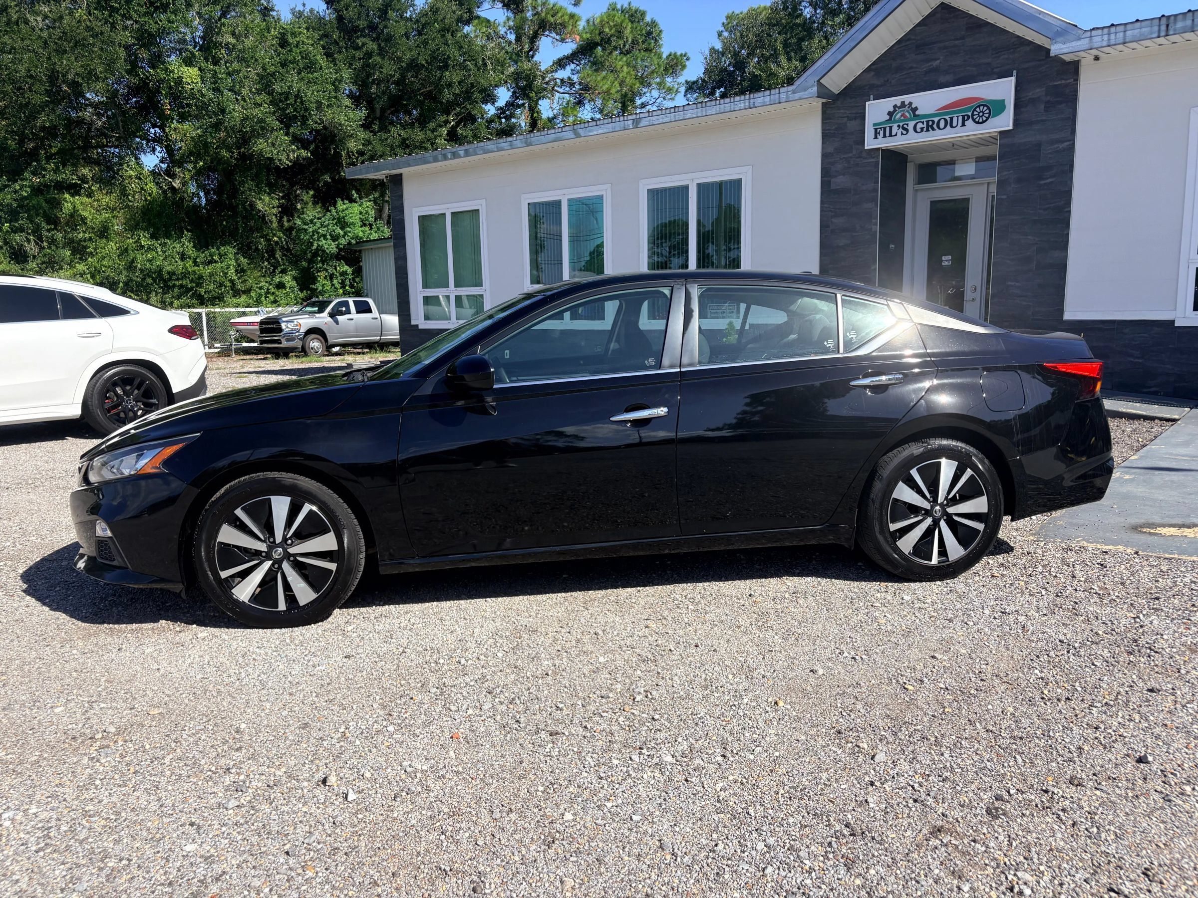 Used 2021 Nissan Altima 2.5 SV FWD image 2