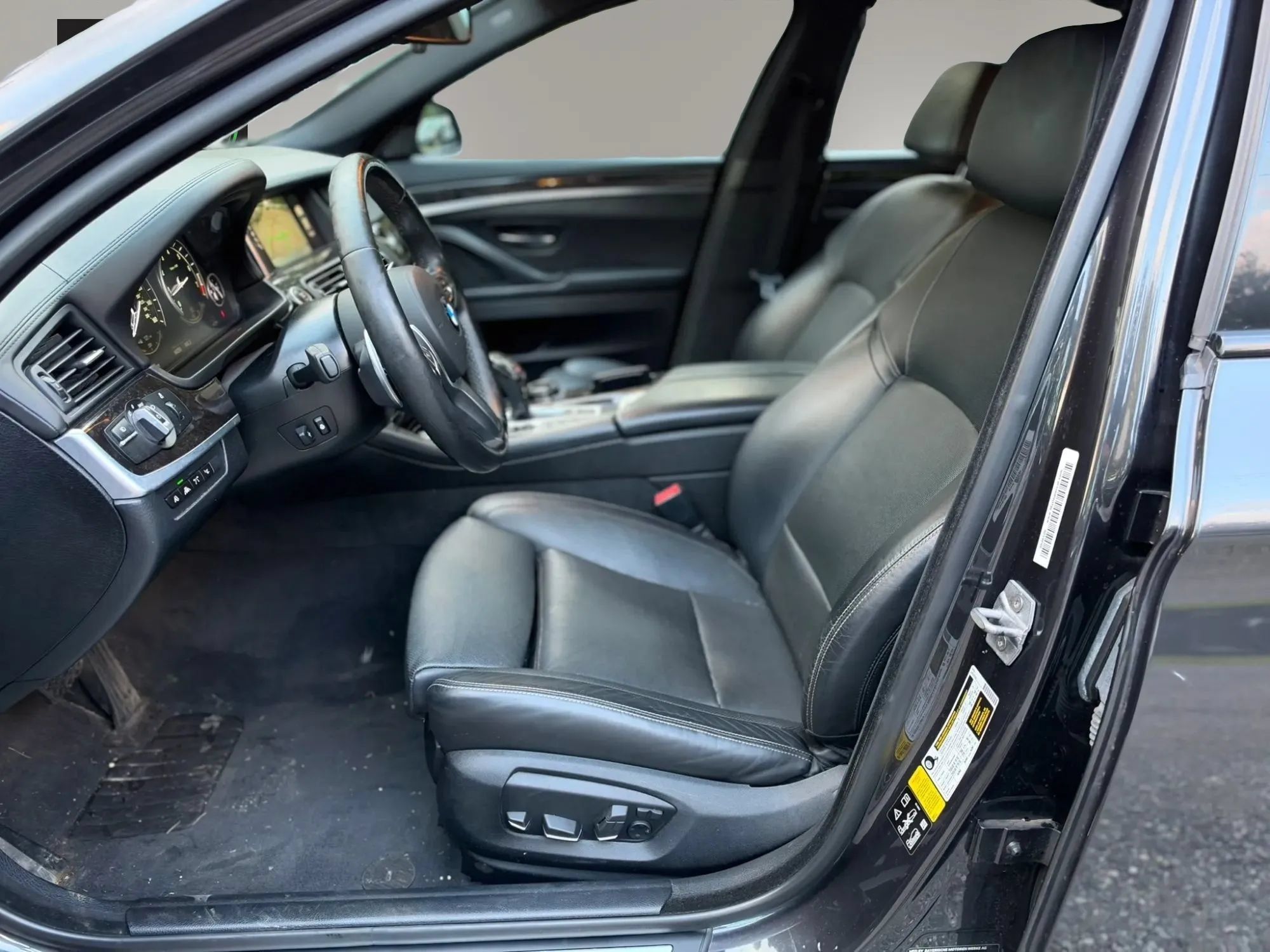 Used 2015 BMW 550i xDrive Sedan AWD/4WD image 12